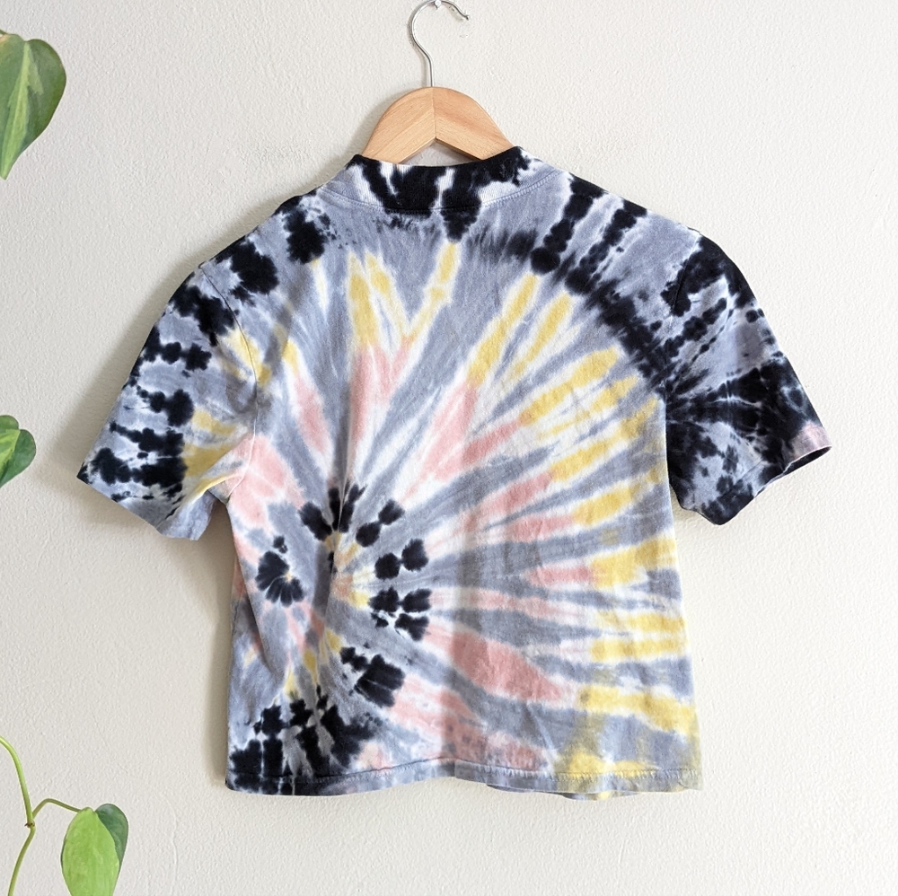 Hurley | Tie-Dye Short Sleeve Mock Neck Crop - Picture 5 of 6